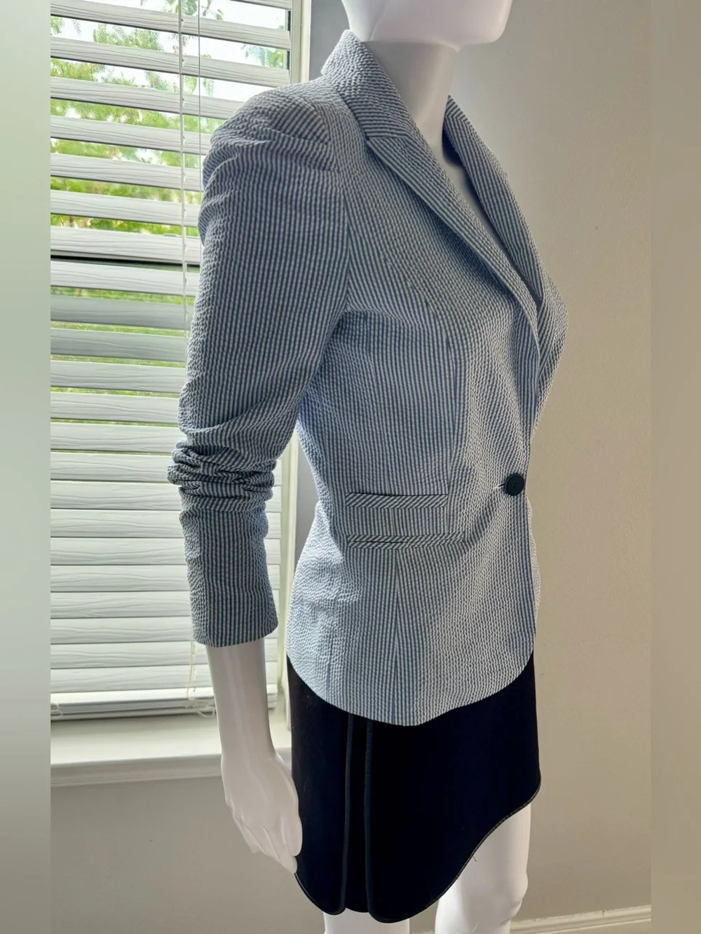 H&M women's seersucker blazer (blue and white stripe). Sz-4. Fitted H&M blazer